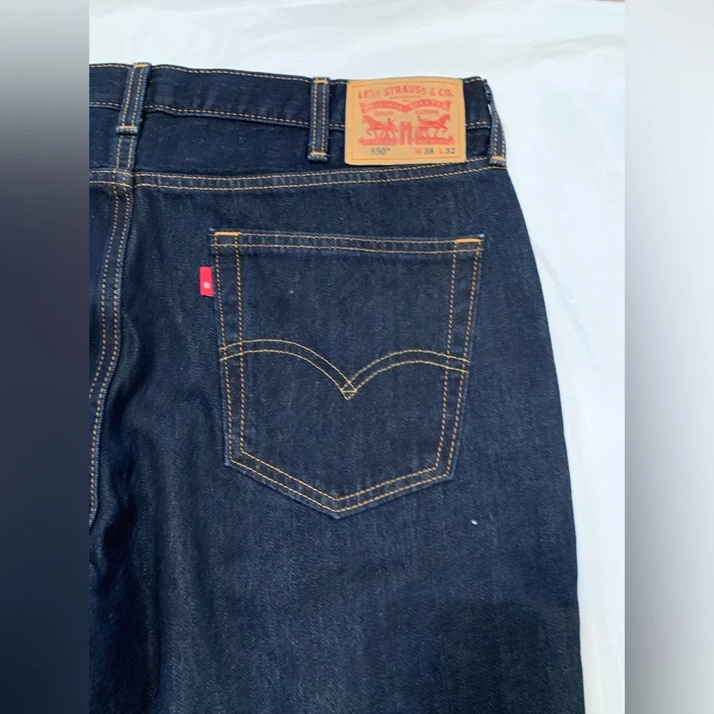 Levi’s 550 Relaxed Fit Dark Wash Men’s Jeans 38x32